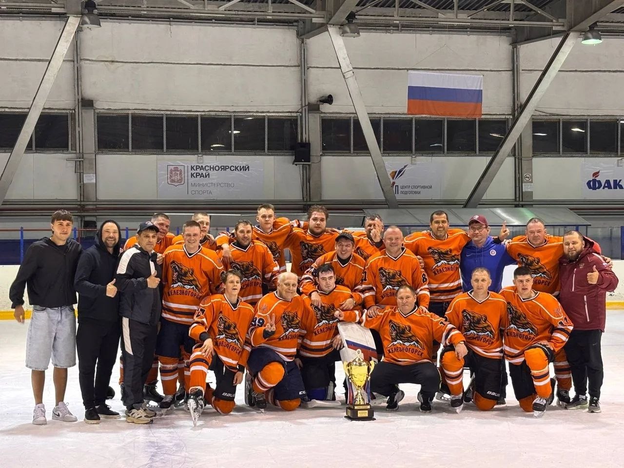 ХК "Железногорск" Чемпион дивизиона Лидер